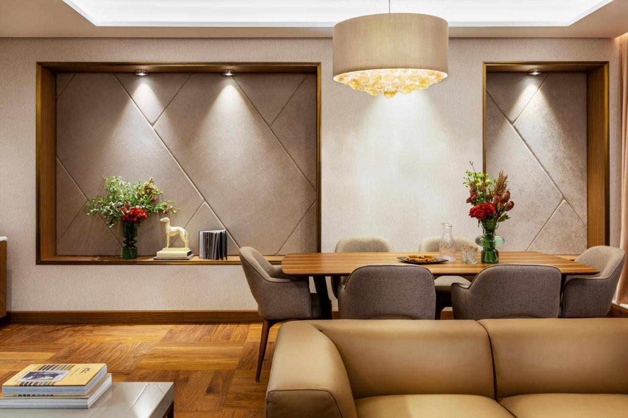 Grand Hotel Millennium Sofia Bagian luar foto A living room with a dining table