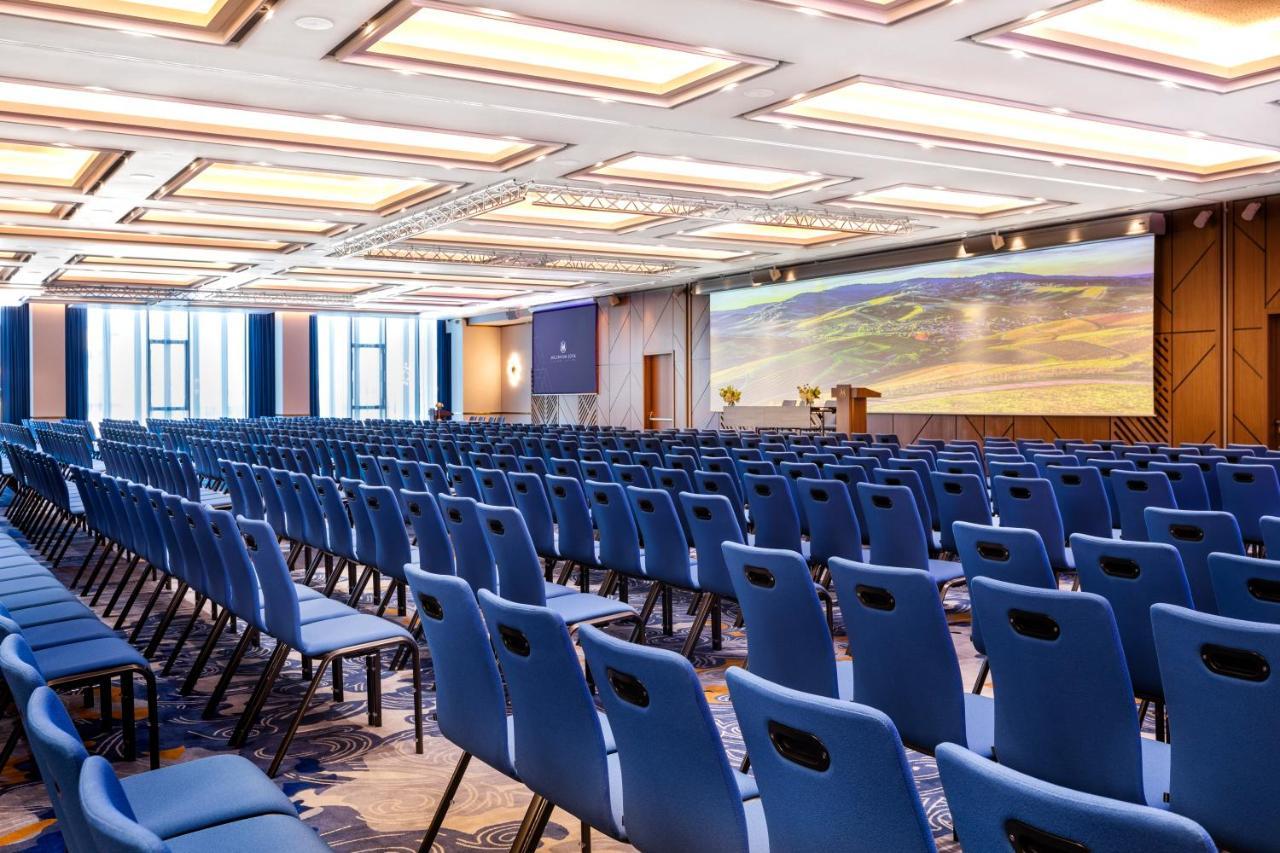 Grand Hotel Millennium Sofia Bagian luar foto The main conference hall