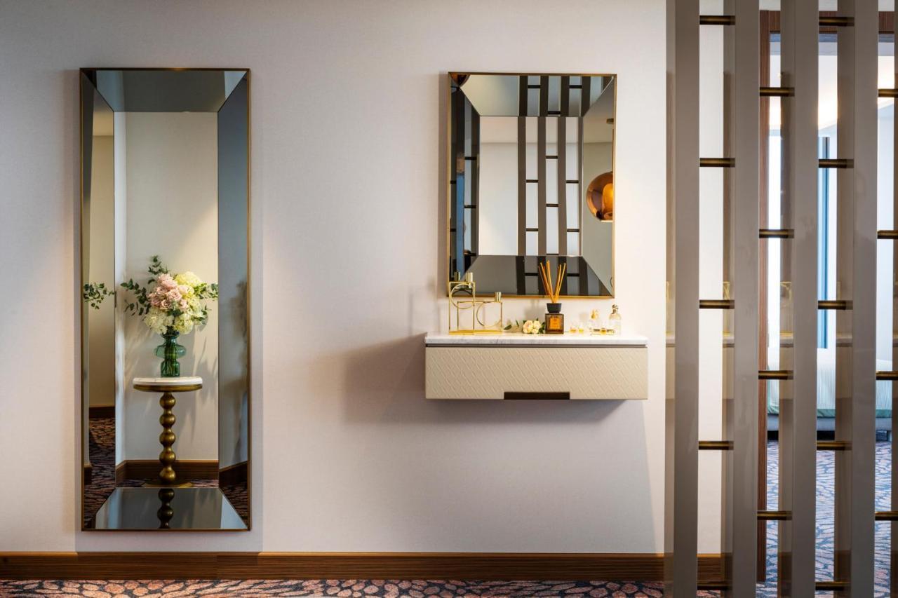 Grand Hotel Millennium Sofia Bagian luar foto A mirror in a home