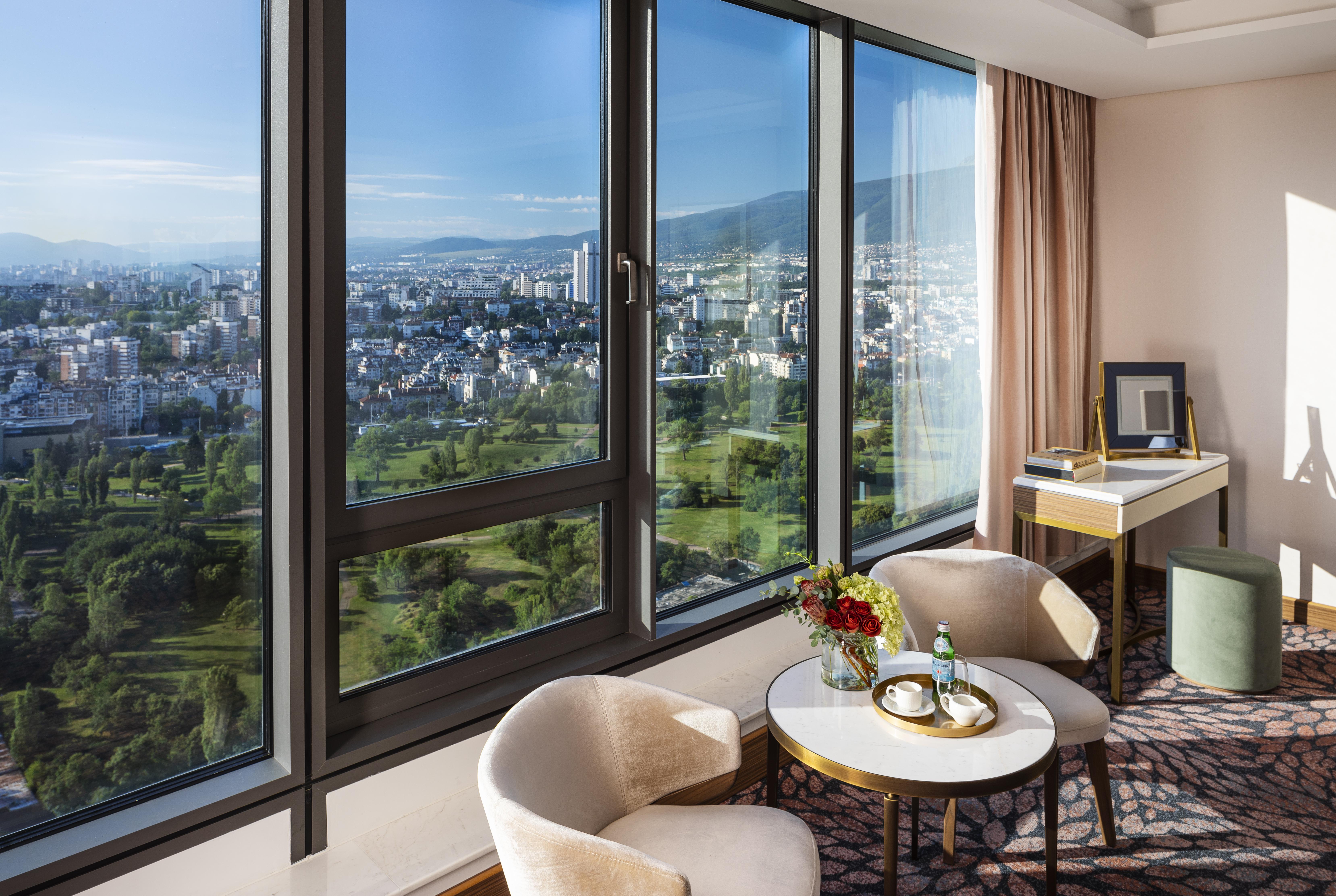 Grand Hotel Millennium Sofia Bagian luar foto A room at the hotel