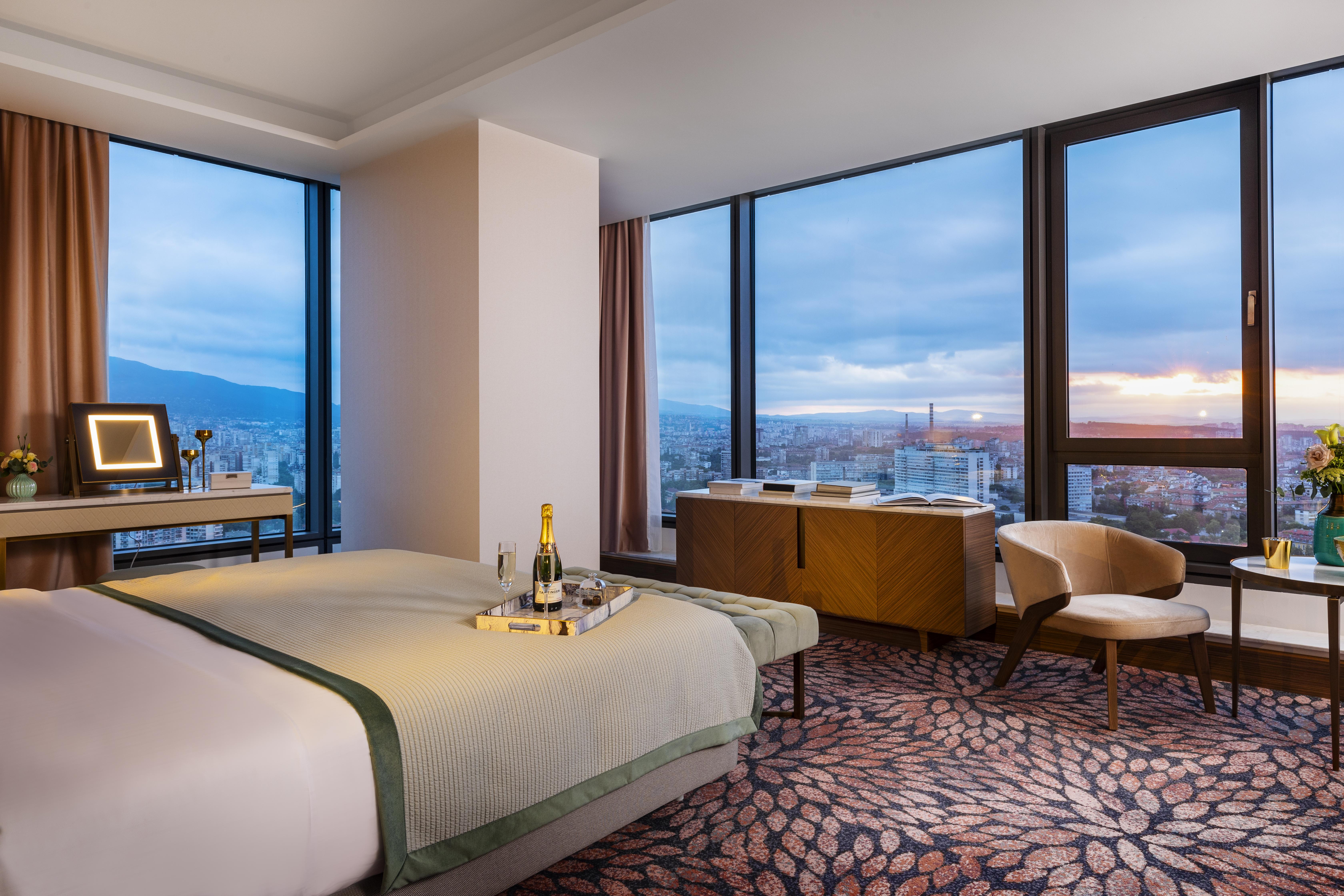 Grand Hotel Millennium Sofia Bagian luar foto Deluxe Suite