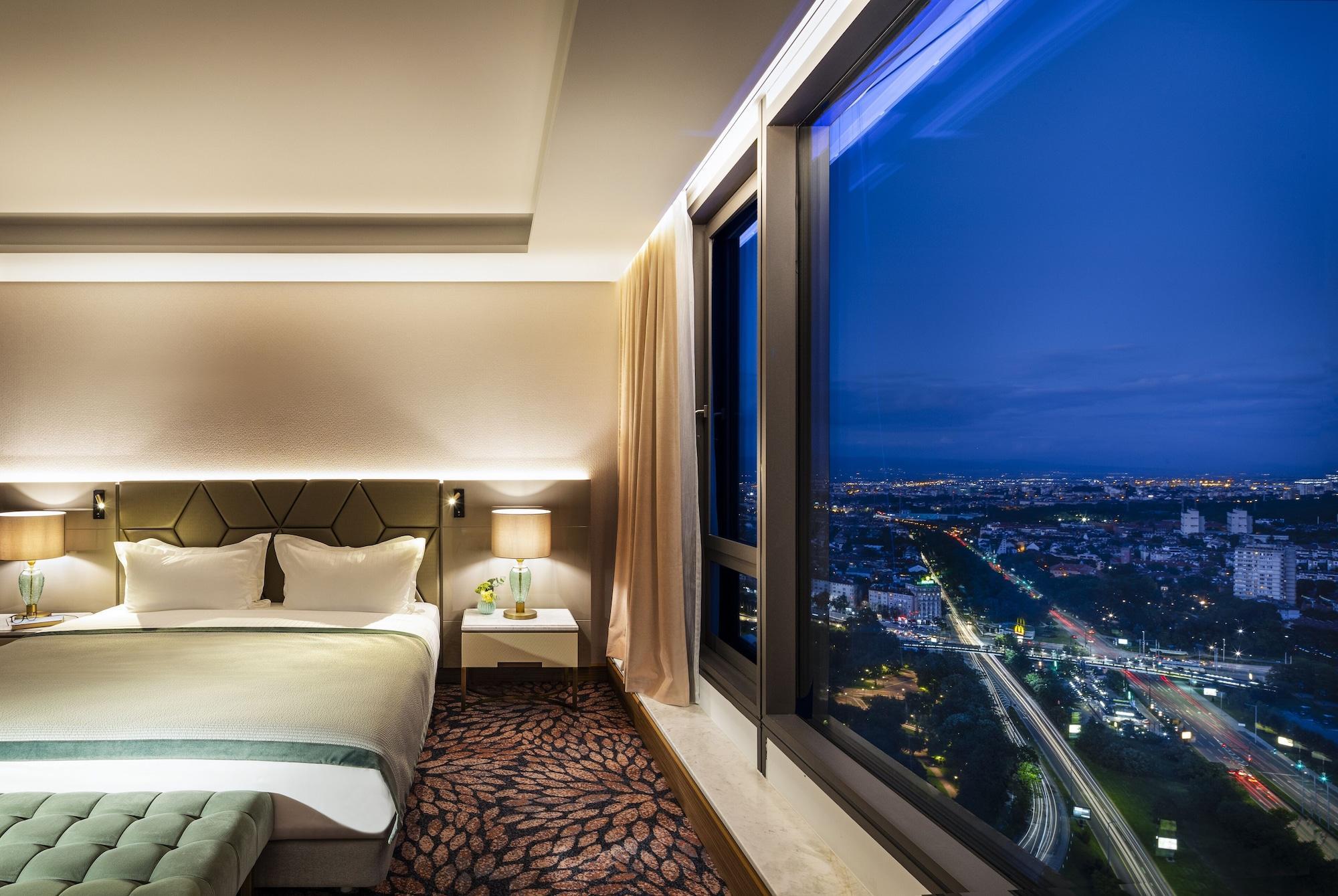 Grand Hotel Millennium Sofia Bagian luar foto Executive Suite