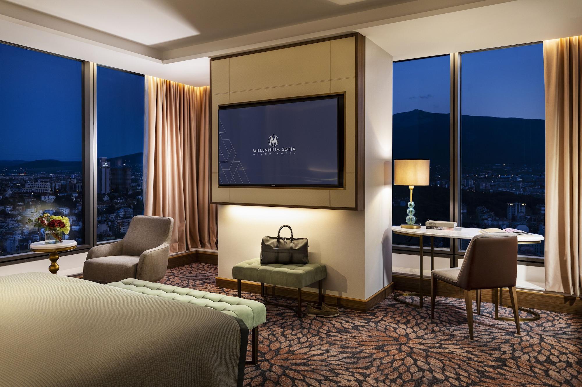 Grand Hotel Millennium Sofia Bagian luar foto A suite at the hotel