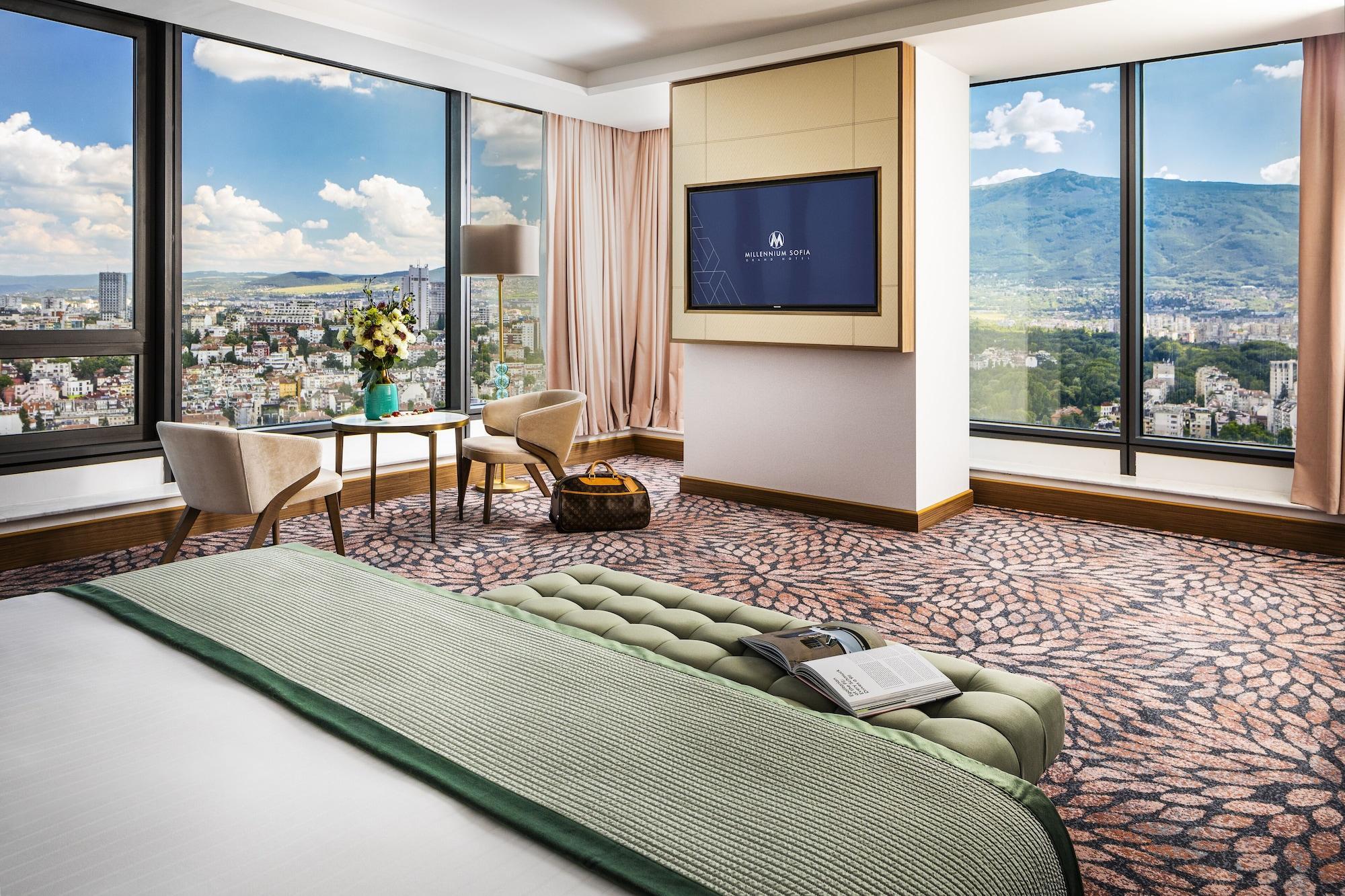 Grand Hotel Millennium Sofia Bagian luar foto A suite at the hotel