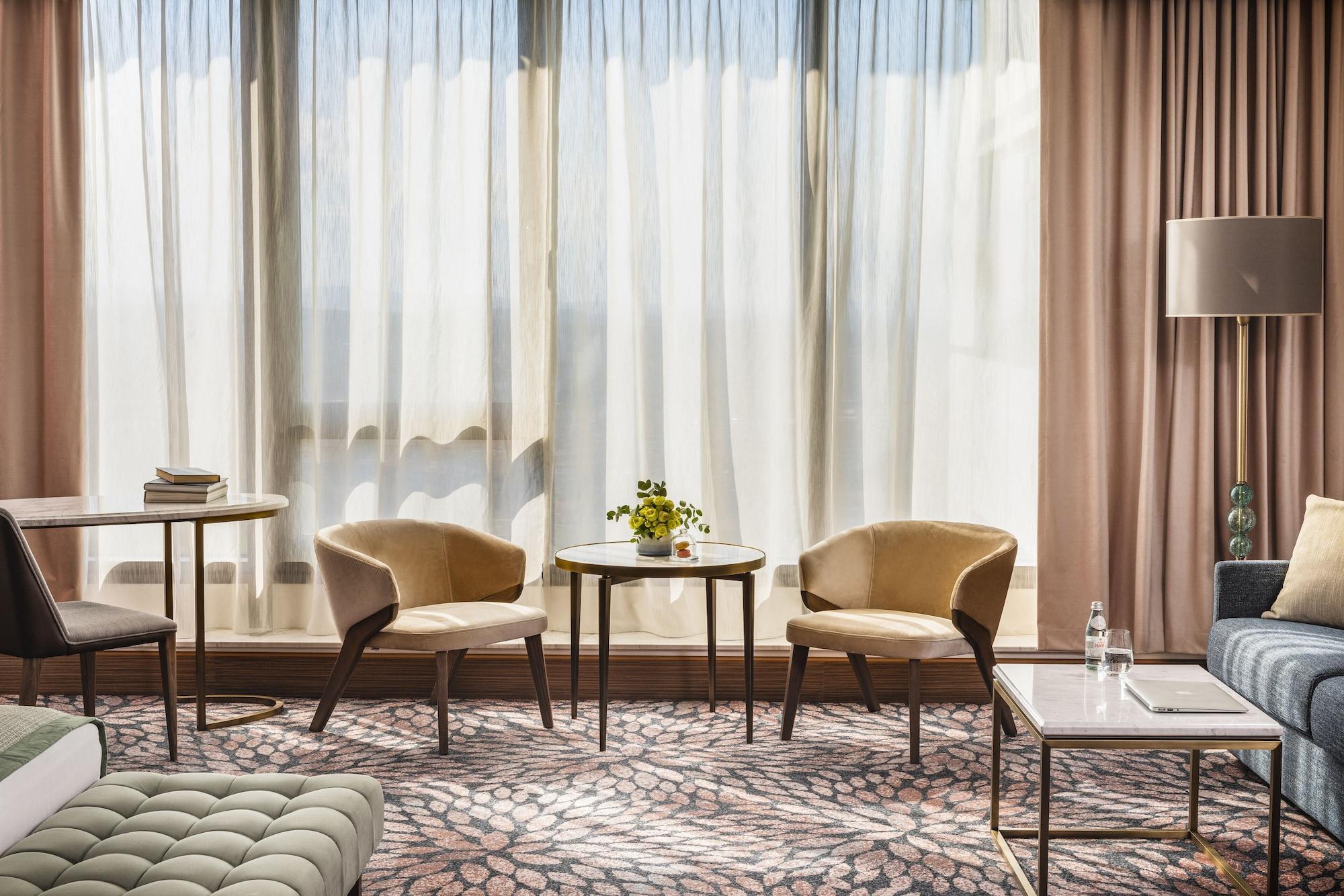 Grand Hotel Millennium Sofia Bagian luar foto A suite at the hotel