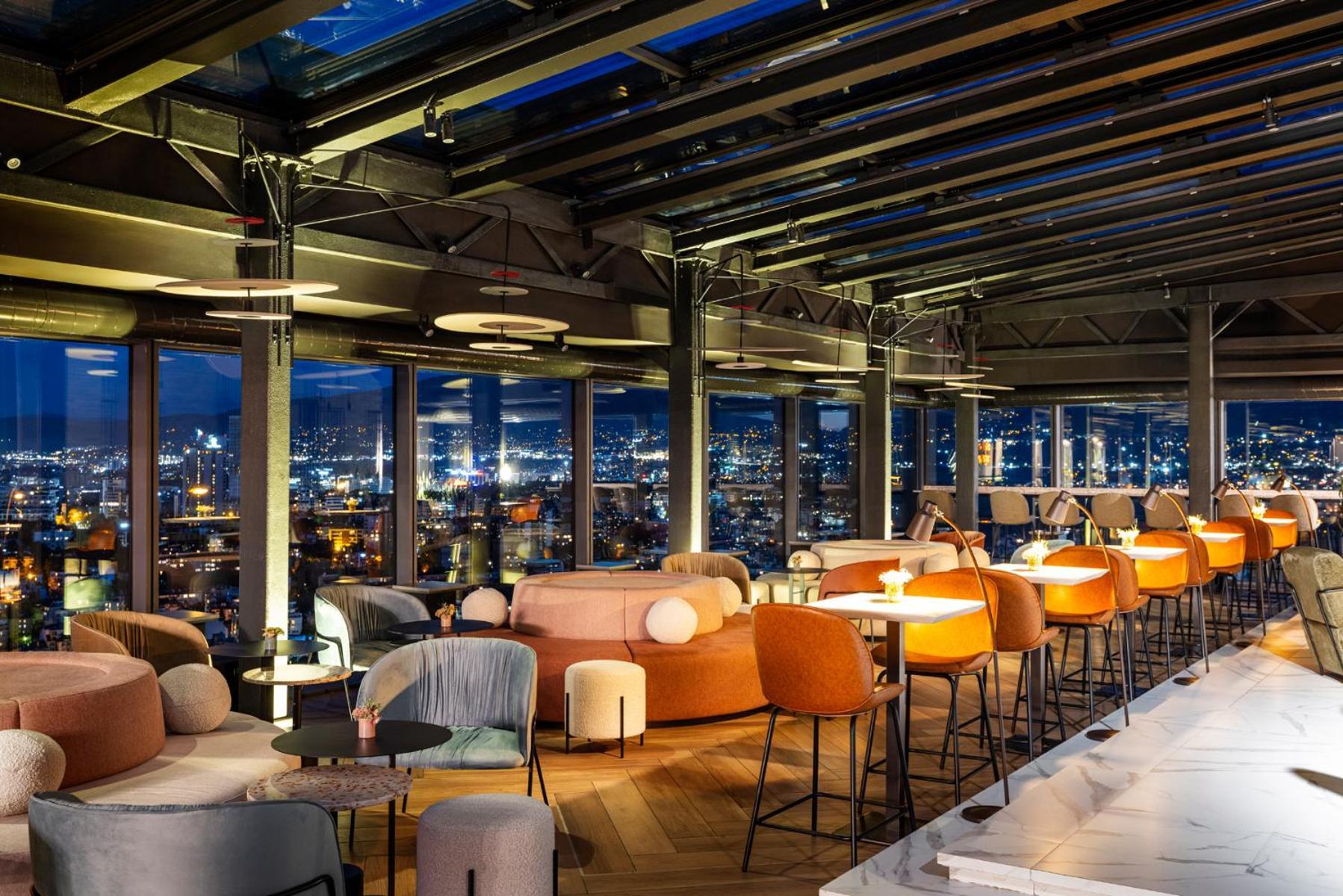 Grand Hotel Millennium Sofia Bagian luar foto Sky Bar